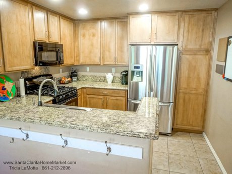 28481 Herrera St, Valencia CA 91354 kitchen