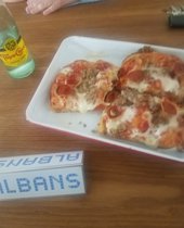 Pizza Modus personal pan pizza with table sign