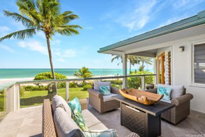 Beachfront home in Hawaii over looking the blue ocean
