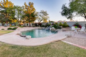 BBQ Island & Fireplace