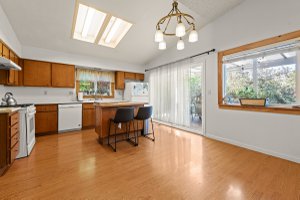 Kitchen with island and breakfast bar