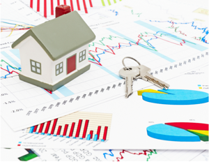 Chart showing mortgage rates and a home and keys 