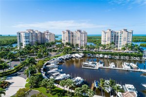 Naples FL boating condos with dock.