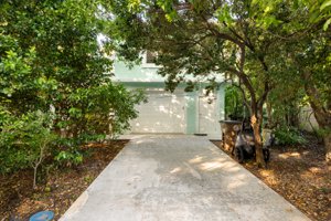 247 Bay Drive detached garage with apartment