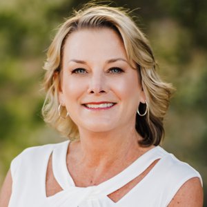 Carrie Olstad Headshot
