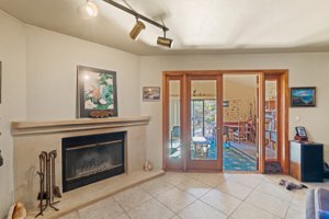 25485 Boots Road Guest House living room