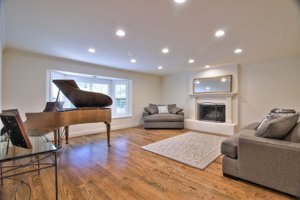 126 Littlefield living room