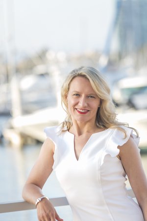 Erin Alls the Silicon Beach Expert