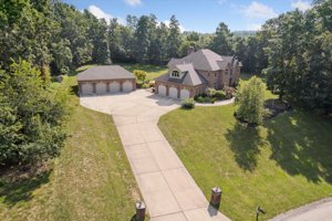 1653 Chapel Ridge Mars, PA  16046