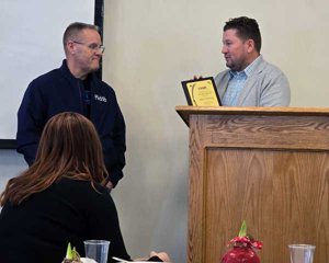 Picture of Bob Canning receiving UVAR award as past president
