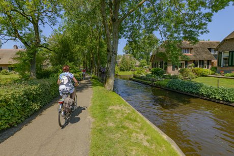 neighborhoods by cycling trails