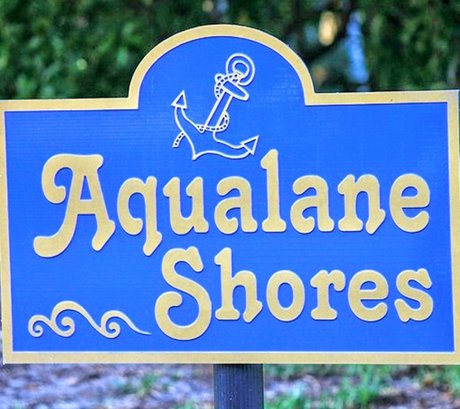 Aqualane Shores waterfront homes in Naples