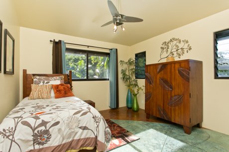 Ke Waena Guest Bedroom 