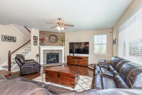 Family Room 6300 S. Langdale Way Aurora, CO 80016