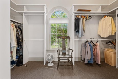 walkin closet