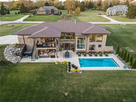 Luxury Homes In Clearcreek's Foxdale Farms neighborhood