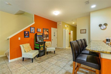 8954 Cat Palm Living area