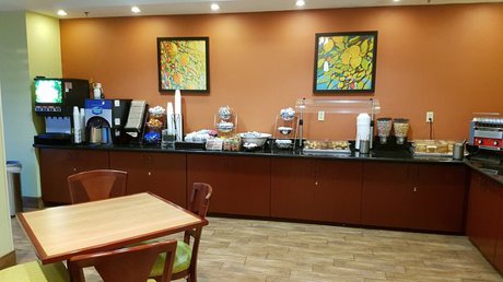 Galleria Palms breakfast area