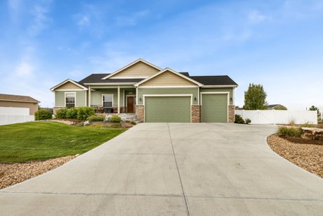 Beautiful home for sale in Severance Colorado with rustic finishes throughout! Real Estate and Lifestyle in Northern Colorado, a blog by Joanna Gyrath, Fort Collins Realtor