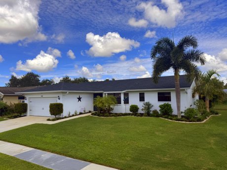 Front exterior of 2461 Gold Oak Ct E in Sarasota's Colonial Oaks neighborhood