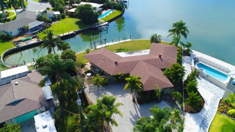 Exciting waterfront lifestyle at 514 Pine Cone Lane in Nokomis
