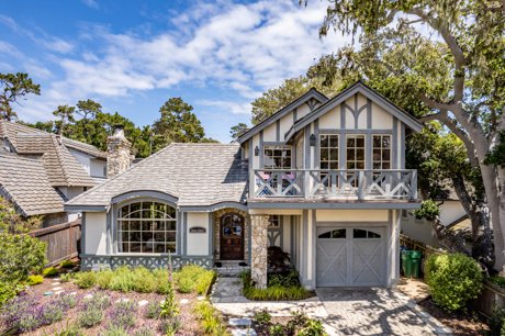 See What's Up With This Yankee Legend and his Carmel Home