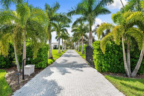 Luxury beachfront property in Florida with no state income tax benefit
