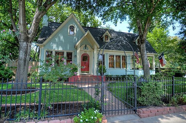 Established homes and mature trees in Amarillo