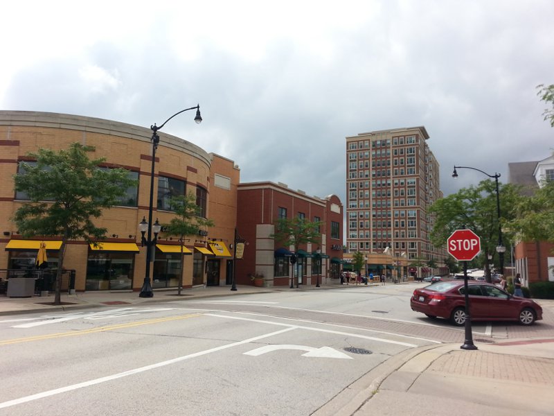 Evergreen Avenue in downtown Arlington Heights, Illinois