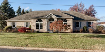 301 Paula Dr, York