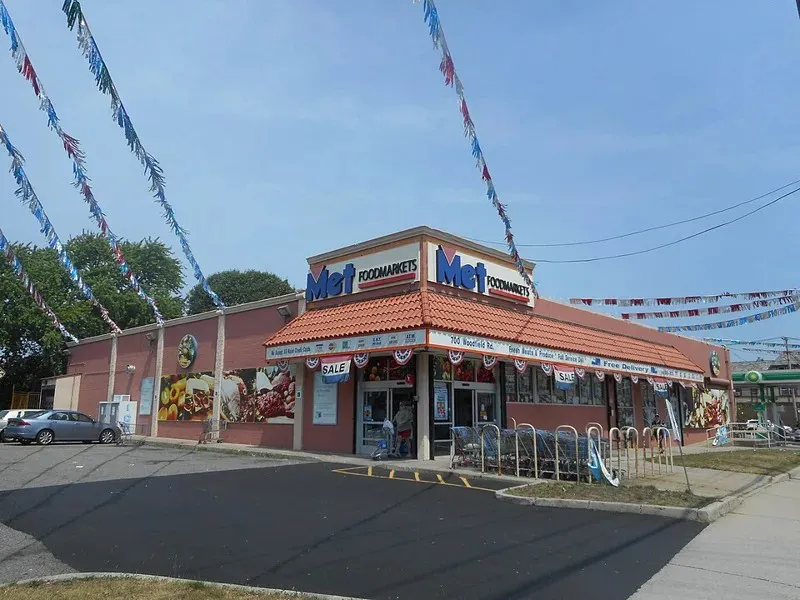 A Met Supermarket at the intersection of Woodfield Road and Donlon Place in Lakeview, New York, across from the LIRR station.