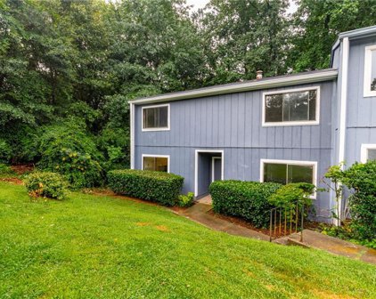 933 Pine Oak Trail, Austell