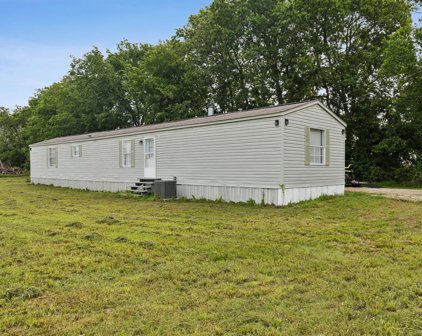 1946 County Road 2290, Quinlan