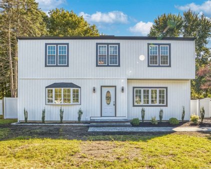 105 N Clinton Avenue, Patchogue