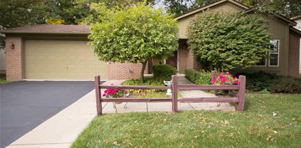 713 EAGLE HEIGHTS, South Lyon