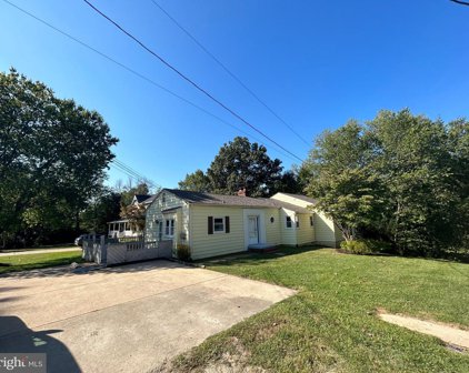 6204 Valley View Dr, Alexandria