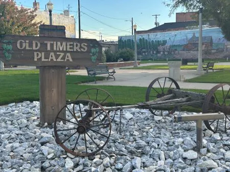 toppenish old timers plaza
