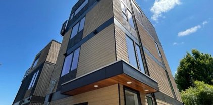118 26th Avenue E Unit #B, Seattle