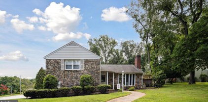110 Bella Dr, Broomall