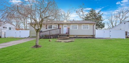 330 Delaware Avenue, Bay Shore