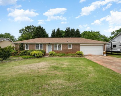 15 Berea Forest Circle, Greenville
