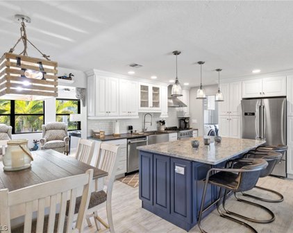 5223 Genesee Parkway, Bokeelia