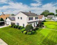9 Ridge Lane, Levittown image