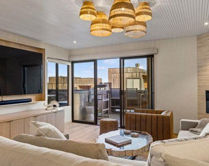 125 Surf WAY 331, Monterey