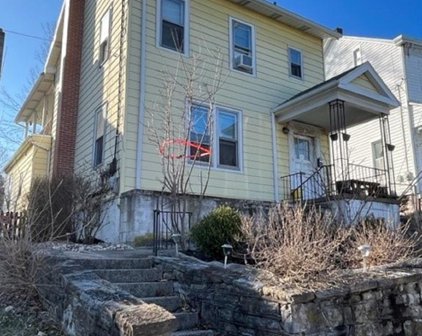 76 Chestnut St, Mohnton