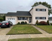 73 W Kissimee Road, Lindenhurst image