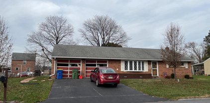 9 Woodward Dr, York