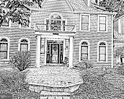 3122 Patrick Henry Dr, Falls Church
