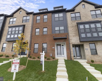5126 Curie Dr, Bowie