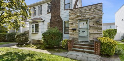 19 Bradley Road, Scarsdale